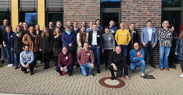 Gruppenbild wärhrend eines Treffens